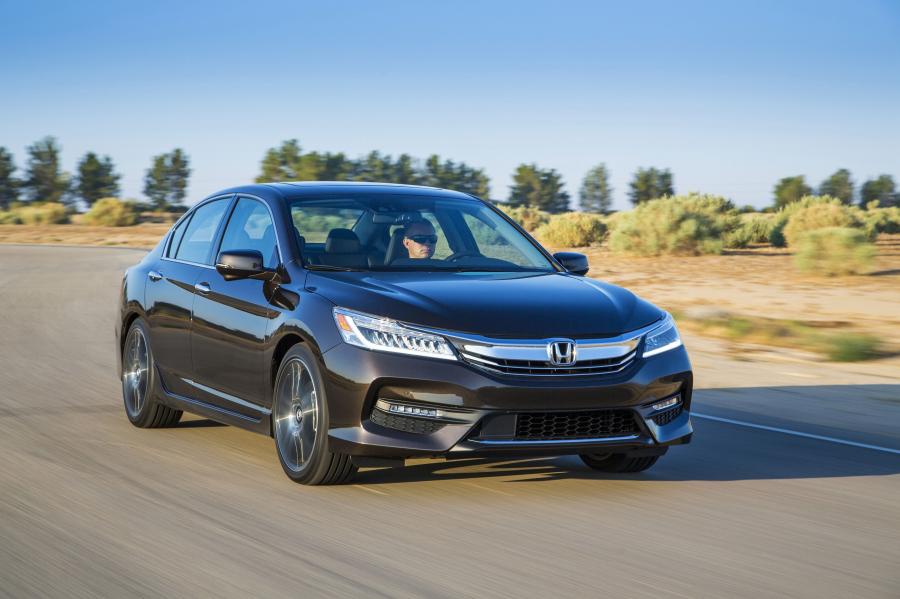  Honda Accord Touring 2016 года  (US) (фото 9 из 33)